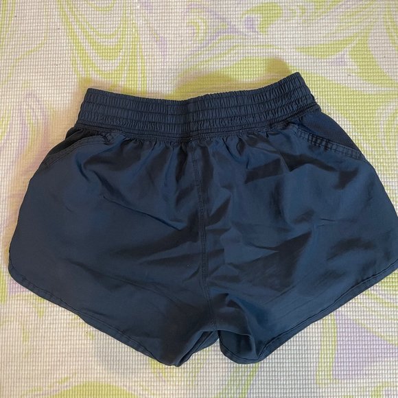 Black athletic shorts - Picture 2 of 2